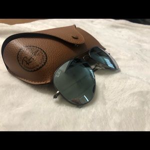 Black/Silver Ray Ban! 🌟